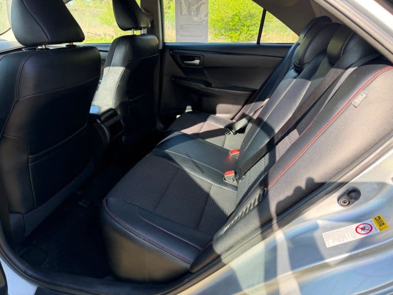 2016 Toyota Camry Hybrid SE Sedan 4D — photo 15 of 24