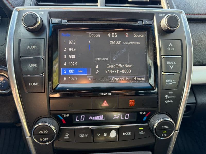 2016 Toyota Camry Hybrid SE Sedan 4D — photo 19 of 24