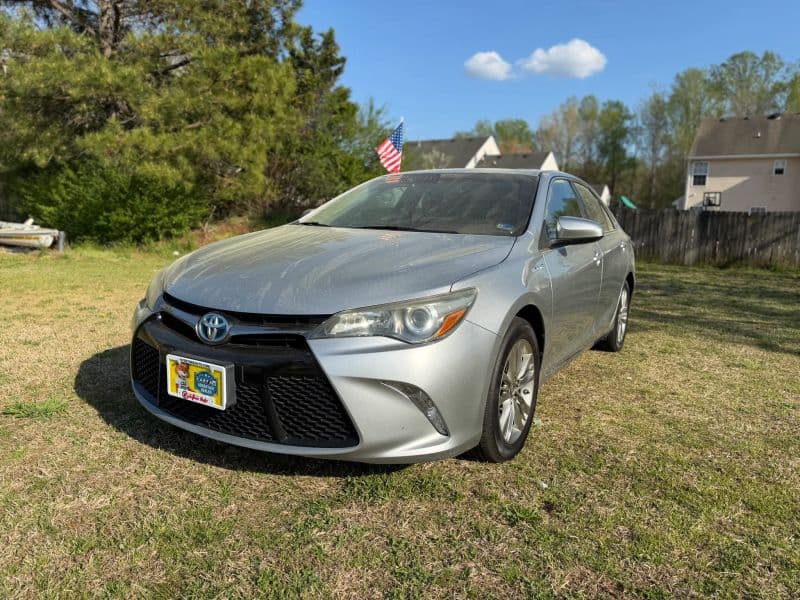 2016 Toyota Camry Hybrid SE Sedan 4D — photo 2 of 24