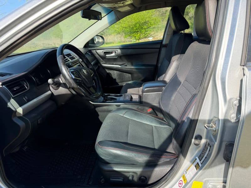 2016 Toyota Camry Hybrid SE Sedan 4D — photo 13 of 24