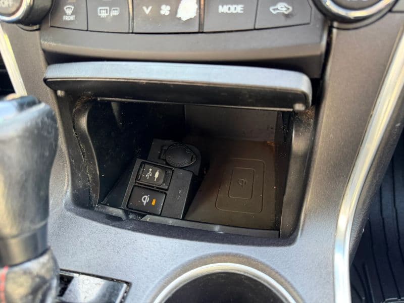 2016 Toyota Camry Hybrid SE Sedan 4D — photo 21 of 24