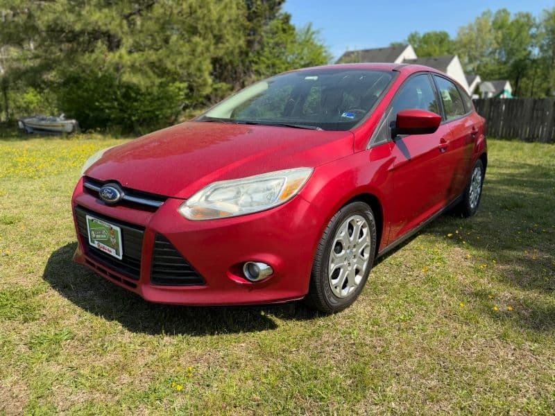 2012 Ford Focus SE Hatchback 4D — photo 2 of 25