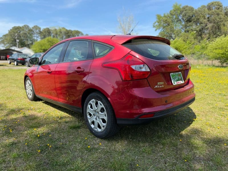 2012 Ford Focus SE Hatchback 4D — photo 8 of 25