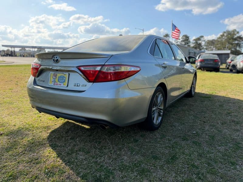 2016 Toyota Camry Hybrid SE Sedan 4D — photo 6 of 24