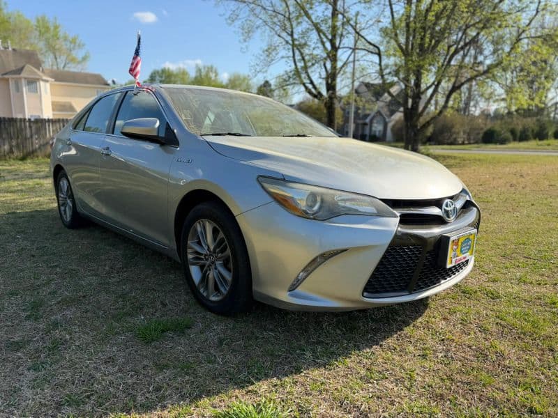 2016 Toyota Camry Hybrid SE Sedan 4D — photo 4 of 24
