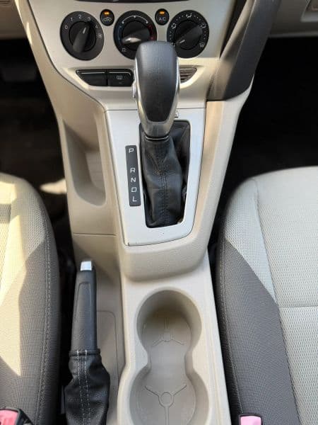 2012 Ford Focus SE Hatchback 4D — photo 19 of 25