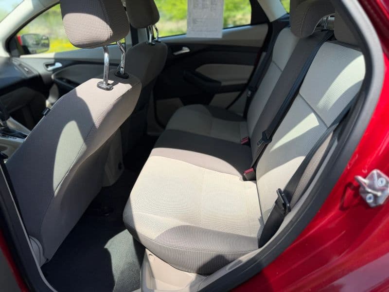 2012 Ford Focus SE Hatchback 4D — photo 15 of 25