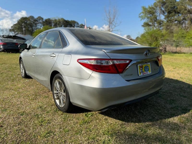 2016 Toyota Camry Hybrid SE Sedan 4D — photo 8 of 24