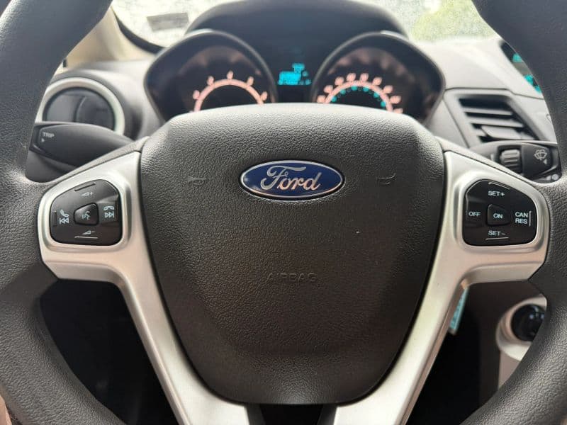 2017 Ford Fiesta SE Hatchback 4D — photo 18 of 24