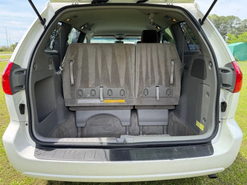 2006 Toyota Sienna LE Minivan 4D — photo 9 of 25