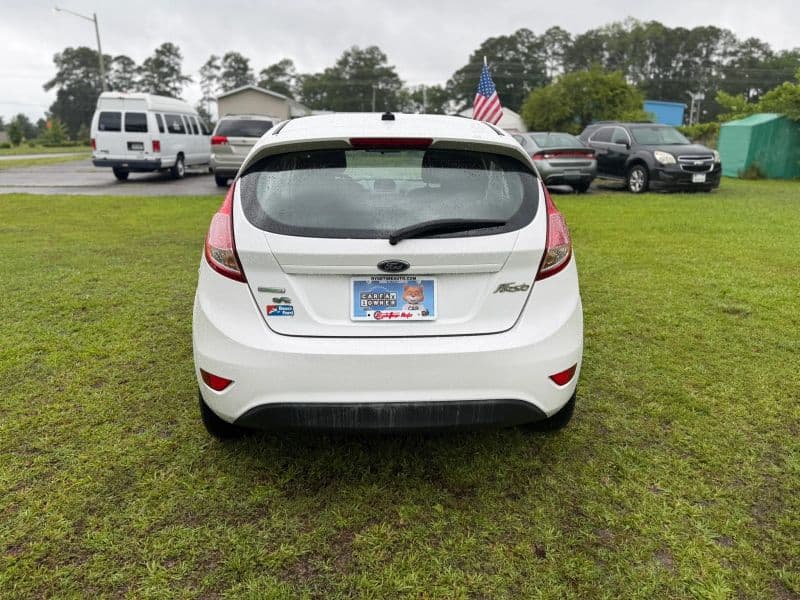 2017 Ford Fiesta SE Hatchback 4D — photo 7 of 24