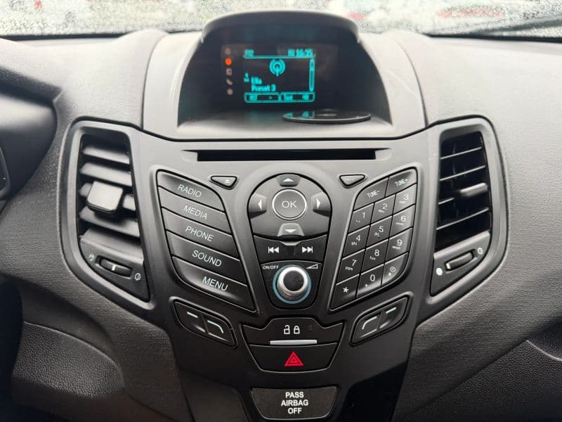 2017 Ford Fiesta SE Hatchback 4D — photo 19 of 24