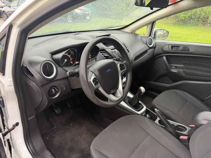 2017 Ford Fiesta SE Hatchback 4D — photo 12 of 24