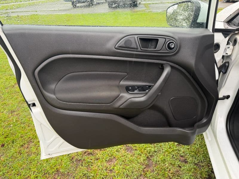 2017 Ford Fiesta SE Hatchback 4D — photo 11 of 24