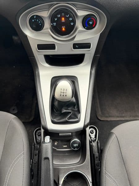 2017 Ford Fiesta SE Hatchback 4D — photo 21 of 24