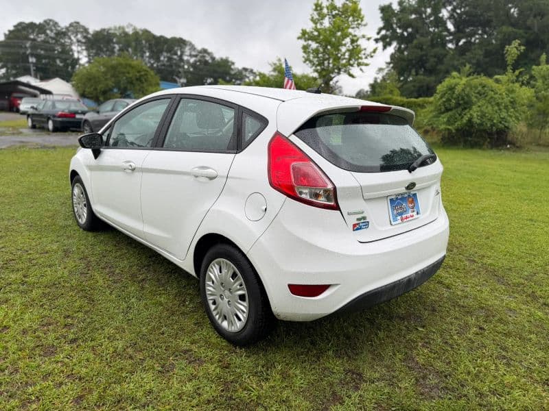2017 Ford Fiesta SE Hatchback 4D — photo 8 of 24