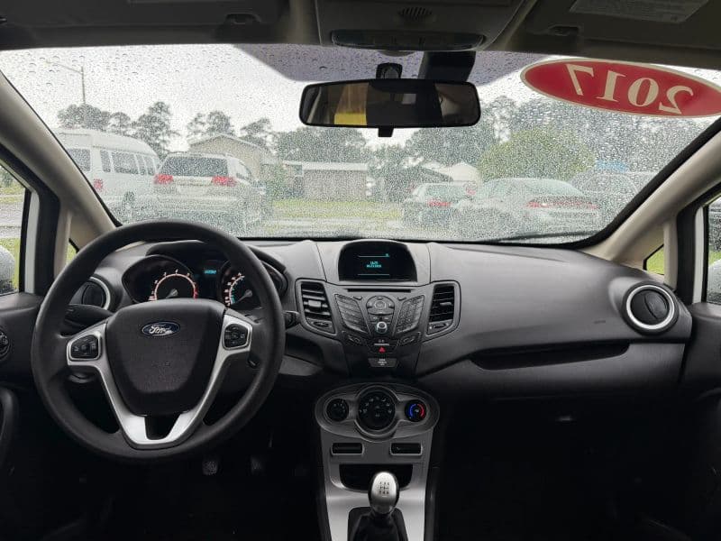 2017 Ford Fiesta SE Hatchback 4D — photo 16 of 24