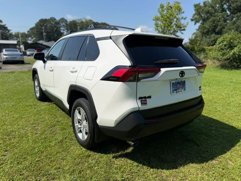 2019 Toyota RAV4 XLE Sport Utility 4D — photo 8 of 29