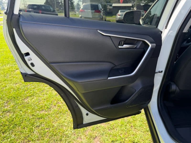 2019 Toyota RAV4 XLE Sport Utility 4D — photo 14 of 29