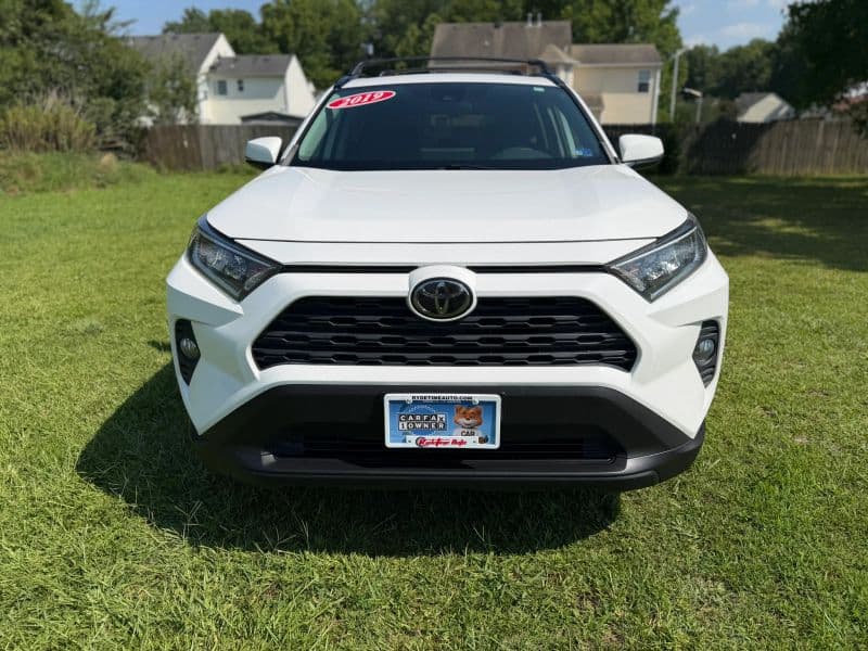 2019 Toyota RAV4 XLE Sport Utility 4D — photo 3 of 29