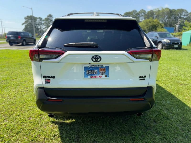 2019 Toyota RAV4 XLE Sport Utility 4D — photo 7 of 29