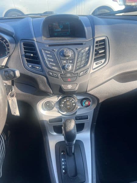 2015 Ford Fiesta SE Sedan 4D — photo 5 of 7