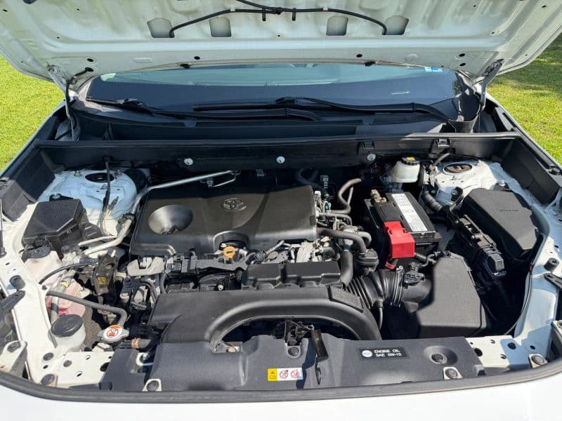 2019 Toyota RAV4 XLE Sport Utility 4D — photo 10 of 29