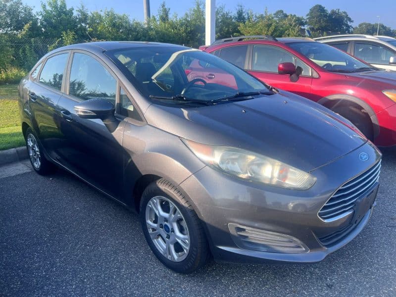 2015 Ford Fiesta SE Sedan 4D — photo 2 of 7